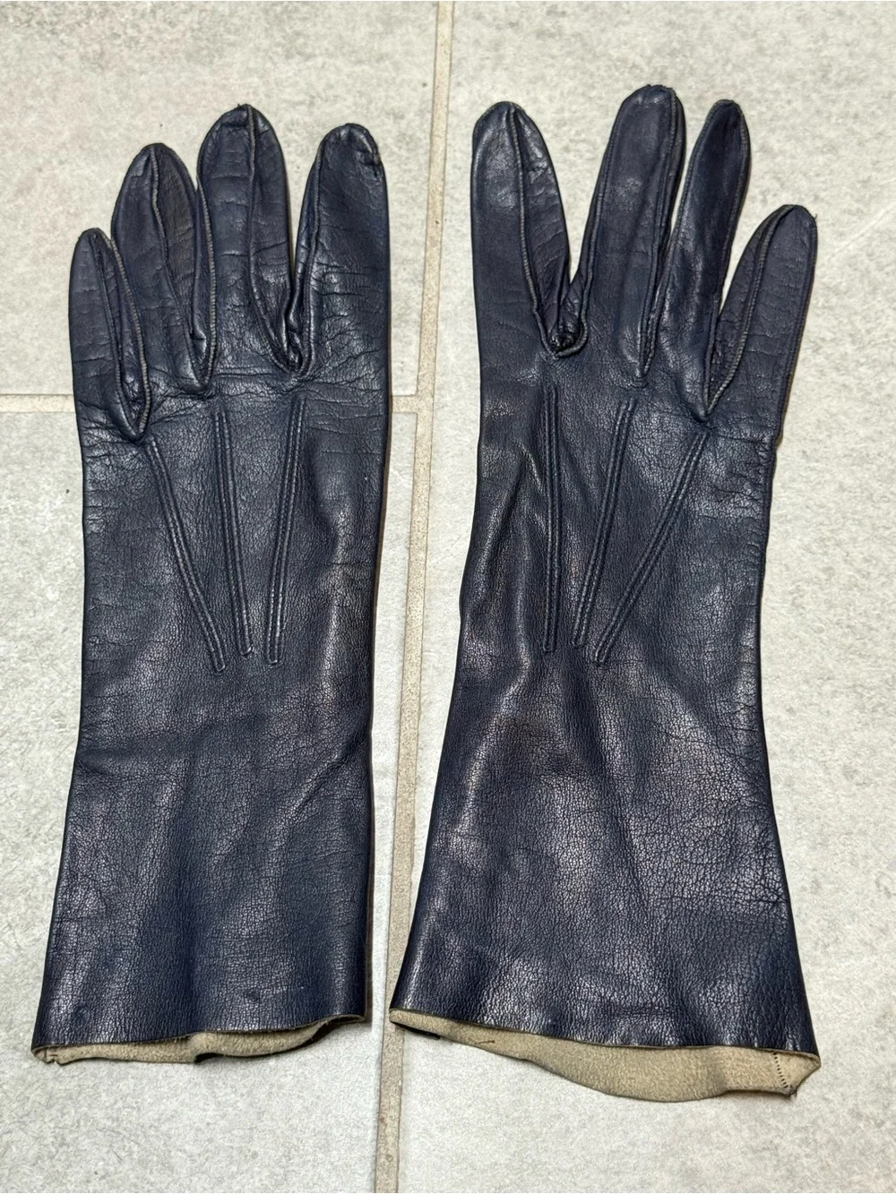 Women’s Navy Blue Classic Leather Gloves